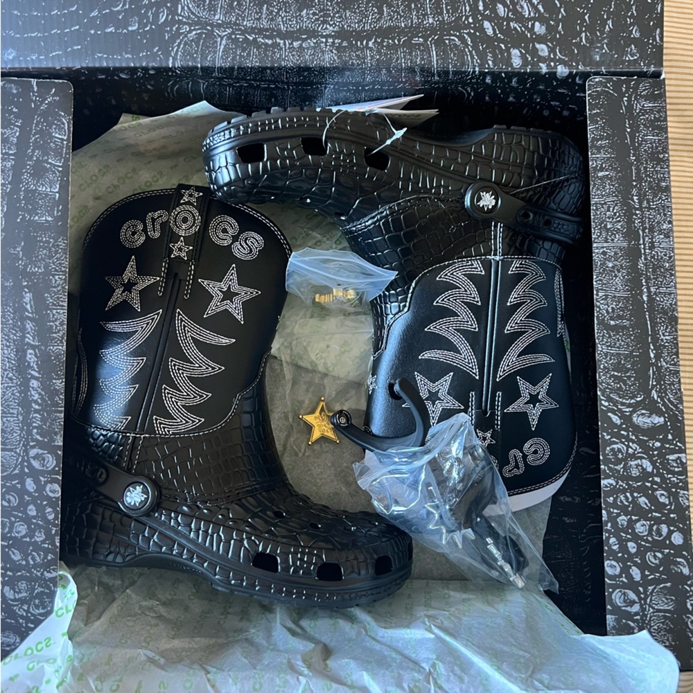 Crocs classic cowboy boot nwt